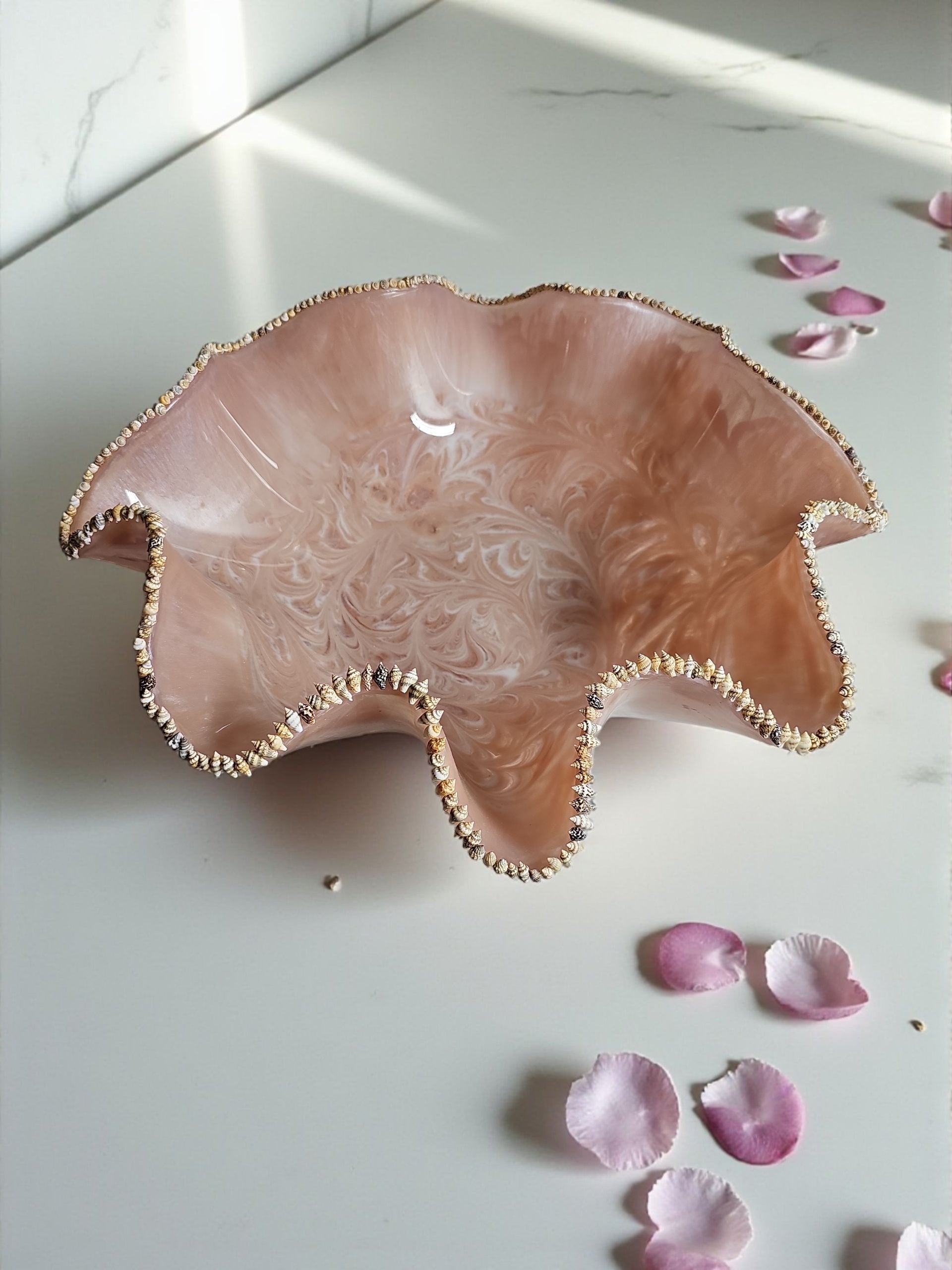 Fluted edge with seashells Decorative Bowl